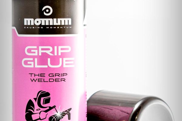 ¿Problemas con la fijación de los puños en el manillar? El Momum Grip Glue puede ser la solución