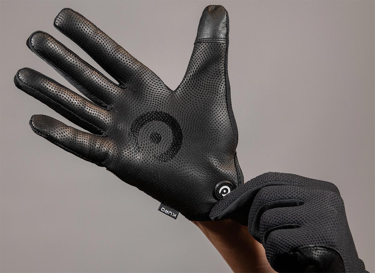 Momum Kuro y Shiro, unos guantes de ciclismo minimalistas que ofrecen el máximo agarre por el mínimo precio