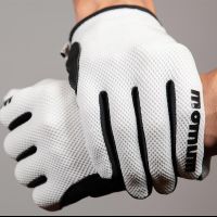 Momum Kuro y Shiro, unos guantes de ciclismo minimalistas que ofrecen el máximo agarre por el mínimo precio