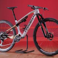 El montaje paso a paso de la Pinarello Dogma XC FS con la que Tom Pidcock ganó el Mundial de XCO de Glasgow