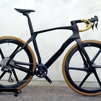 El montaje paso a paso de una Pinarello Grevil F con Shimano GRX Di2 y ruedas Bike Ahead Composites
