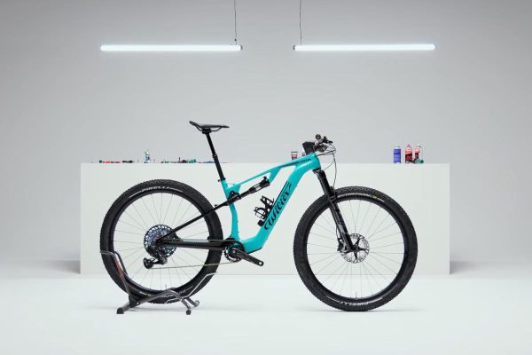 El montaje paso a paso de una Wilier Urta Hybrid, una e-MTB ligera con motor Fazua y menos de 16 kg
