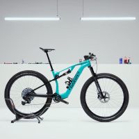 El montaje paso a paso de una Wilier Urta Hybrid, una e-MTB ligera con motor Fazua y menos de 16 kg