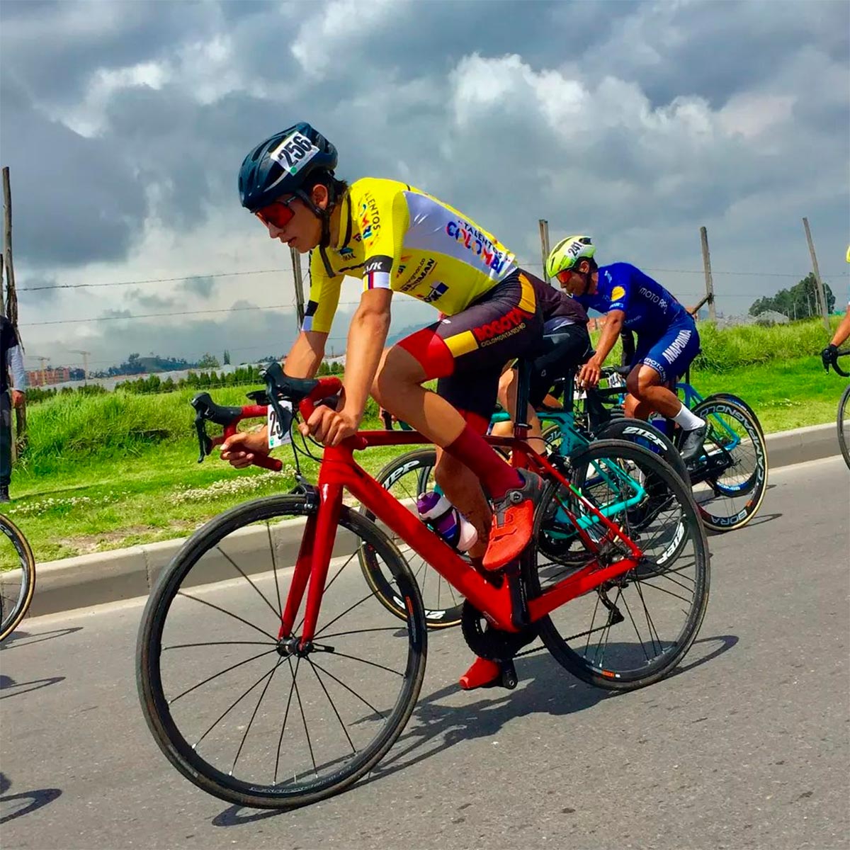 Una joven promesa del ciclismo colombiano muere a los 17 años durante una carrera
