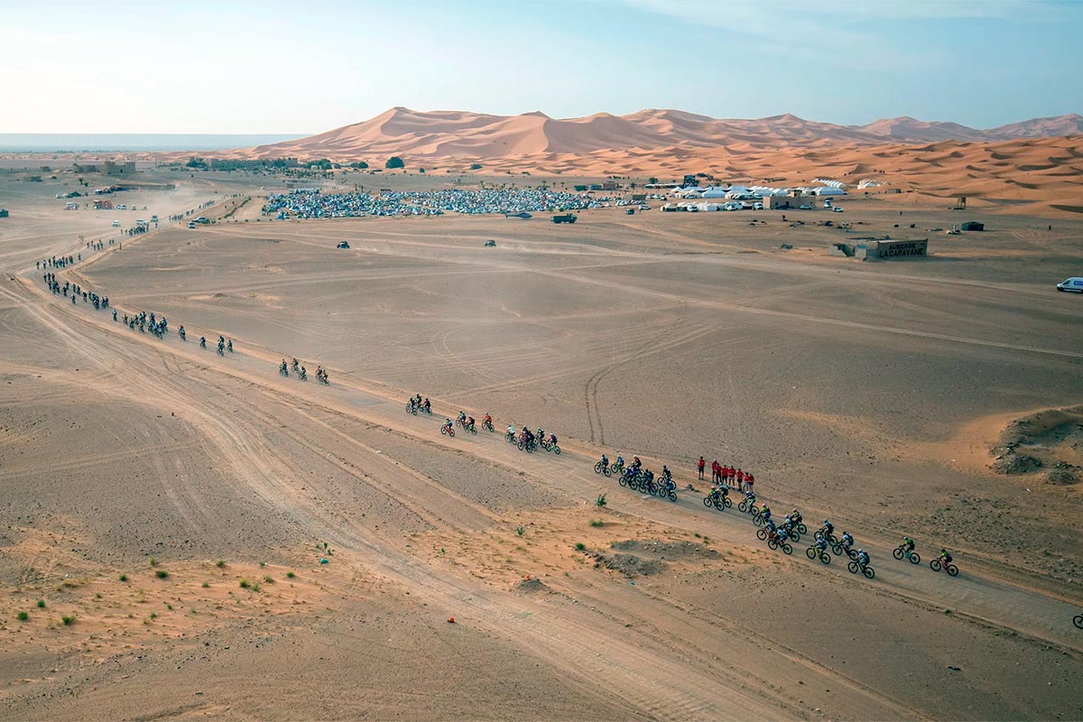 Por primera vez en la historia, dos mujeres marroquíes participarán en la Titan Desert Morocco 2023