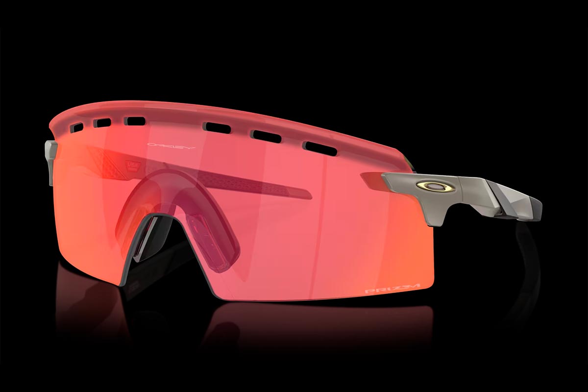 Oakley presenta las Encoder Strike, unas gafas envolventes y perfectamente ventiladas para ciclistas