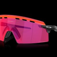 Oakley presenta las Encoder Strike, unas gafas envolventes y perfectamente ventiladas para ciclistas