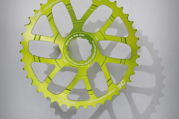 OneUp Components celebra su décimo aniversario retornando el dinero a sus primeros 42 clientes