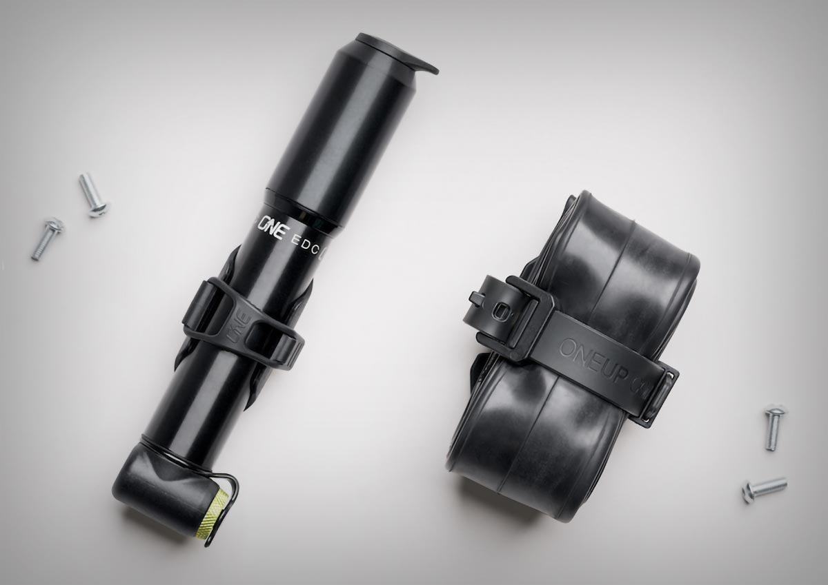 OneUp Components presenta dos prácticos accesorios para la bici: un soporte para bomba de aire y una correa porta-cámaras