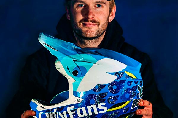 La plataforma OnlyFans entra en el mundo del MTB patrocinando a Lewis Buchanan