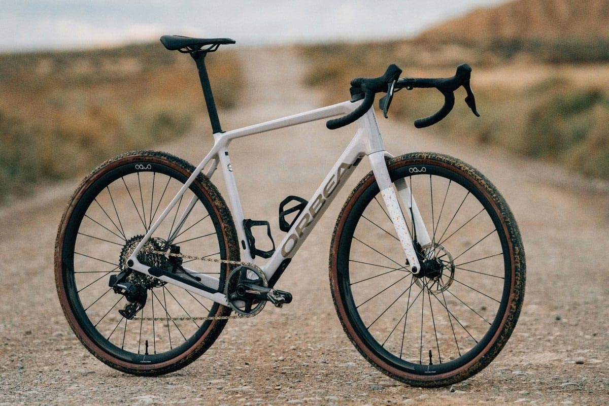 Orbea Terra 2024: nuevos colores y montajes renovados para una bici de gravel más capaz que nunca