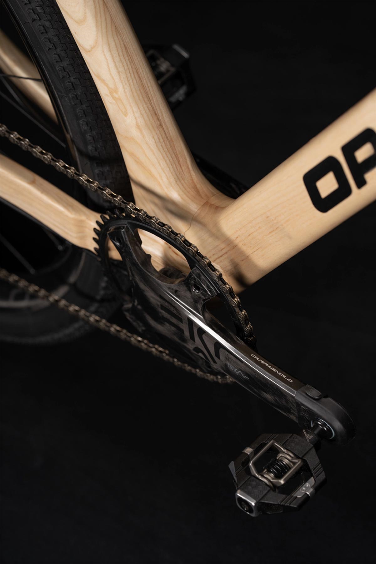 Ornus, una bicicleta de gravel con cuadro de madera de fresno que rompe con los convencionalismos