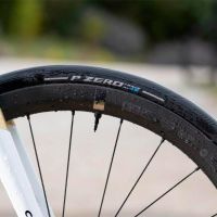 Pirelli P Zero Race 4S TLR, un neumático Tubeless Ready para rodar con todo tipo de condiciones climáticas