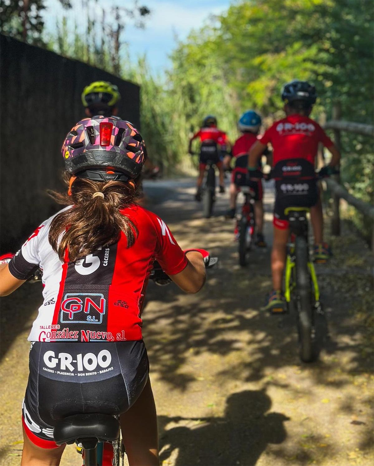 Electromercantil-GR100 Féminas: un nuevo horizonte para el ciclismo femenino en Extremadura
