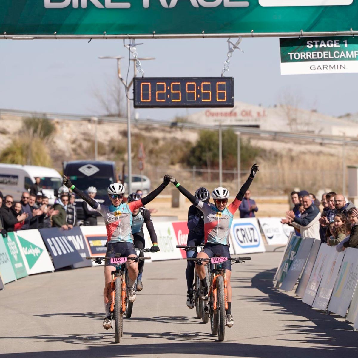 Andalucía Bike Race 2023: Michal Paluta y Pawel Bernas en hombres y Janina Wüst y Txell Figueras en féminas son los primeros líderes