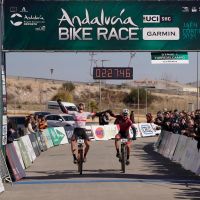 Andalucía Bike Race 2023: Michal Paluta y Pawel Bernas en hombres y Janina Wüst y Txell Figueras en féminas son los primeros líderes