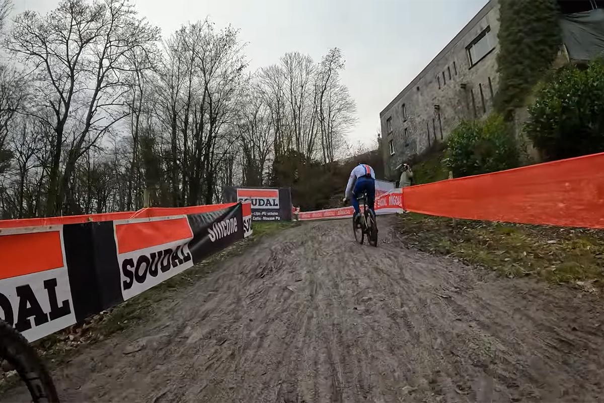 El circuito de la Copa del Mundo de Ciclocross de Namur desde la bicicleta de Puck Pieterse
