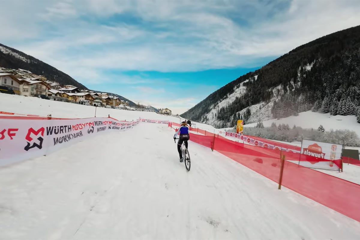 El circuito de la Copa del Mundo de Ciclocross de Val di Sole desde la bicicleta de Puck Pieterse