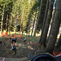 El circuito de XCO de la Copa del Mundo de Les Gets 2023 desde la bicicleta de Puck Pieterse