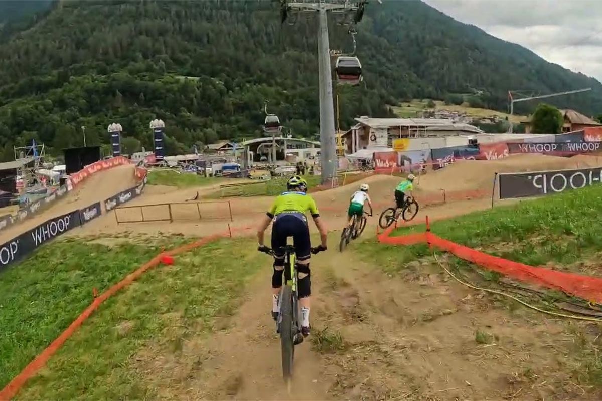 El circuito de XCO de la Copa del Mundo de Val Di Sole 2023 desde la bicicleta de Puck Pieterse