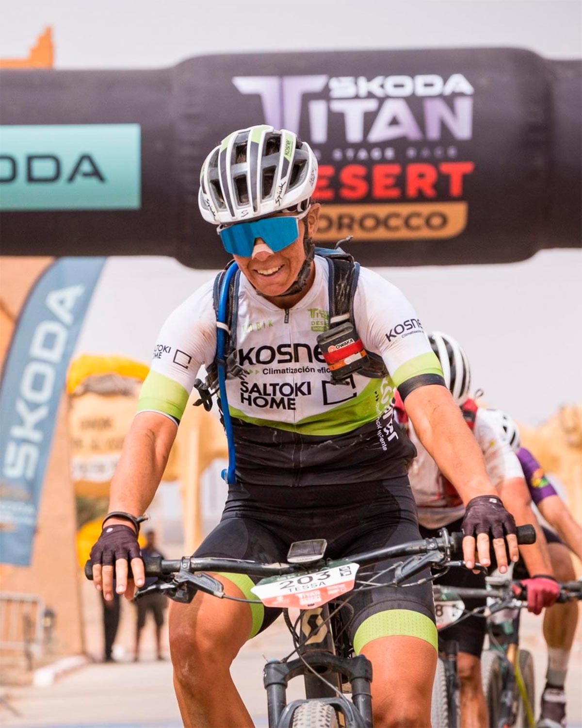 Titan Desert Morocco 2023: Roberto Bou y Tessa Kortekaas ganan la quinta etapa y pasan a liderar la general