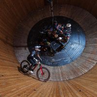 Richard Gasperotti consigue superar el 'Muro de la Muerte' a los mandos de una e-MTB