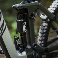 El RockShox Vivid, el amortiguador para Gravity por excelencia de la marca, regresa al mercado en su mejor versión