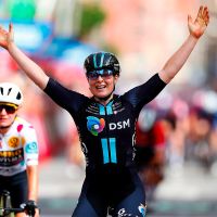 La Vuelta Femenina 2023: victoria para Charlotte Kool en la segunda etapa y maillot rojo para Marianne Vos