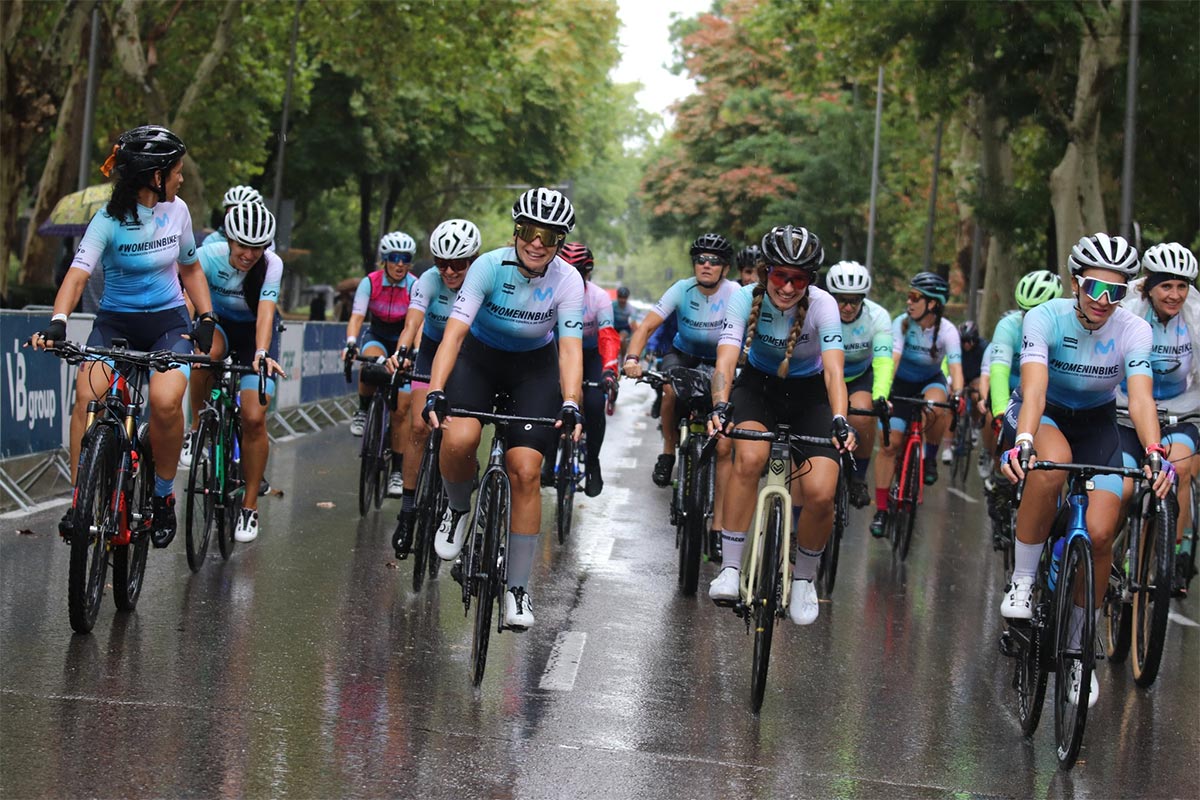 La II Marcha Women In Bike se desarrolla con éxito en una jornada pasada por agua