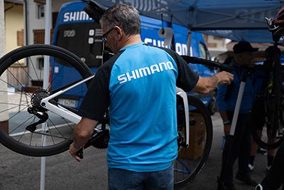 Shimano hará revisiones básicas a todos los ciclistas que suban al Puerto de la Cruz Verde para ver la etapa 20 de La Vuelta 2023