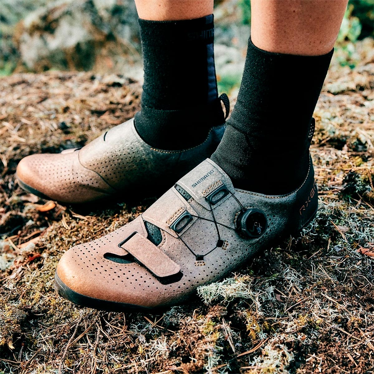 Shimano RX8R, unas zapatillas de gravel con puño de tobillo para proteger los pies del frío y la suciedad