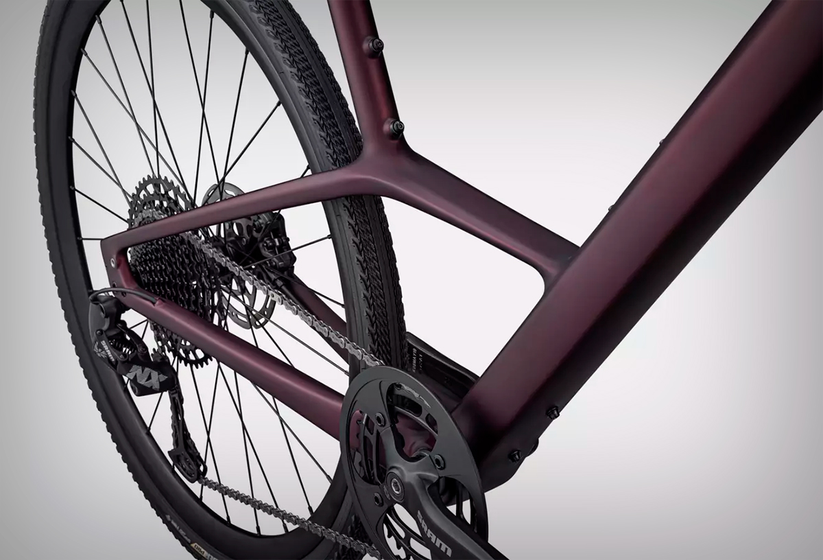 Specialized le da una vuelta de tuerca a los cuadros de carbono con la Sirrus X Carbon, una bicicleta con un diseño fuera de lo común
