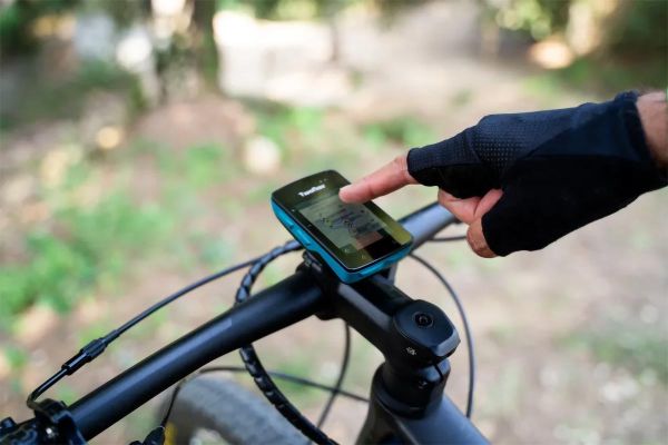 TwoNav Roc, un GPS con tamaño (y funciones) de un ciclocomputador y la cartografía más avanzada del mercado