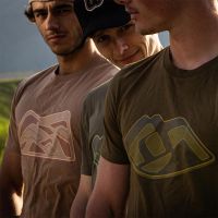 Urge Bike Products se estrena en el segmento de la ropa casual con una colección de camisetas, gorras y gorros