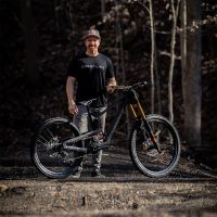 Aaron Gwin se convierte en copropietario de la marca Crestline Bikes y estrena equipo propio de Descenso, el Gwin Racing