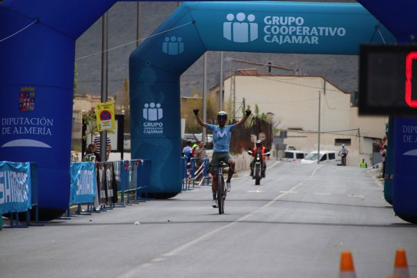 Alejandro Valverde domina por segundo año consecutivo La Indomable UCI Gravel World Series
