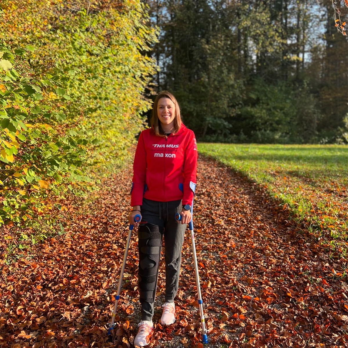 Alessandra Keller se somete a cirugía de ligamento cruzado y apunta al Mundial de 2025 en Suiza