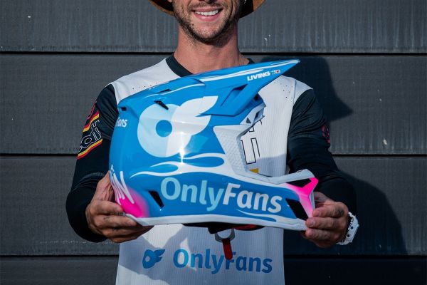 OnlyFans se convierte en el patrocinador principal de Alex Marin