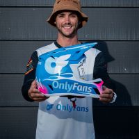 OnlyFans se convierte en el patrocinador principal de Alex Marin