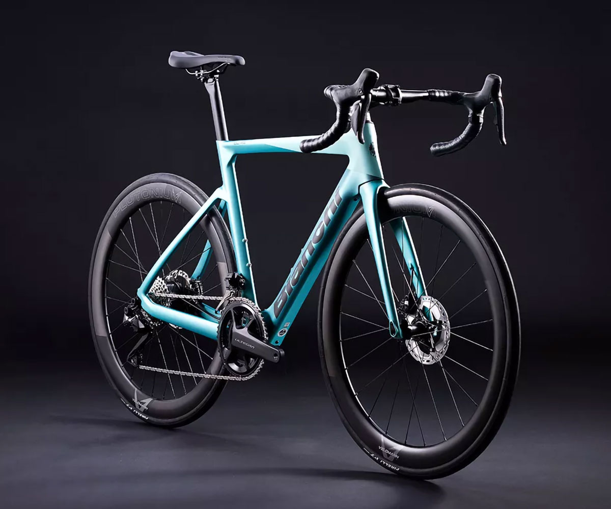 Bianchi e-Oltre, una bici eléctrica de carretera con el motor más avanzado de Mahle, 90 km de autonomía y 11 kilos de peso