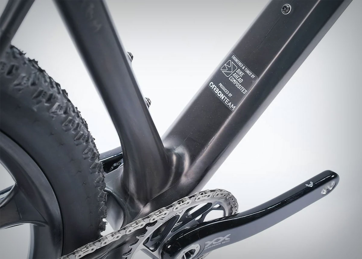 Bike Ahead presenta The Frame HT, un cohete de XC de peso ultraligero con dos montajes a elegir y carbono para aburrir