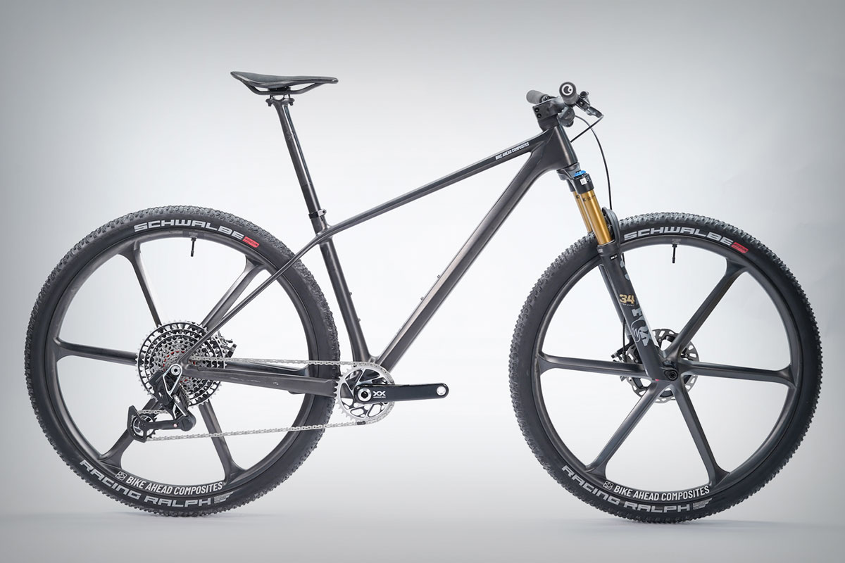 Bike Ahead presenta The Frame HT, un cohete de XC de peso ultraligero con dos montajes a elegir y carbono para aburrir