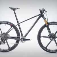 Bike Ahead presenta The Frame HT, un cohete de XC de peso ultraligero con dos montajes a elegir y carbono para aburrir