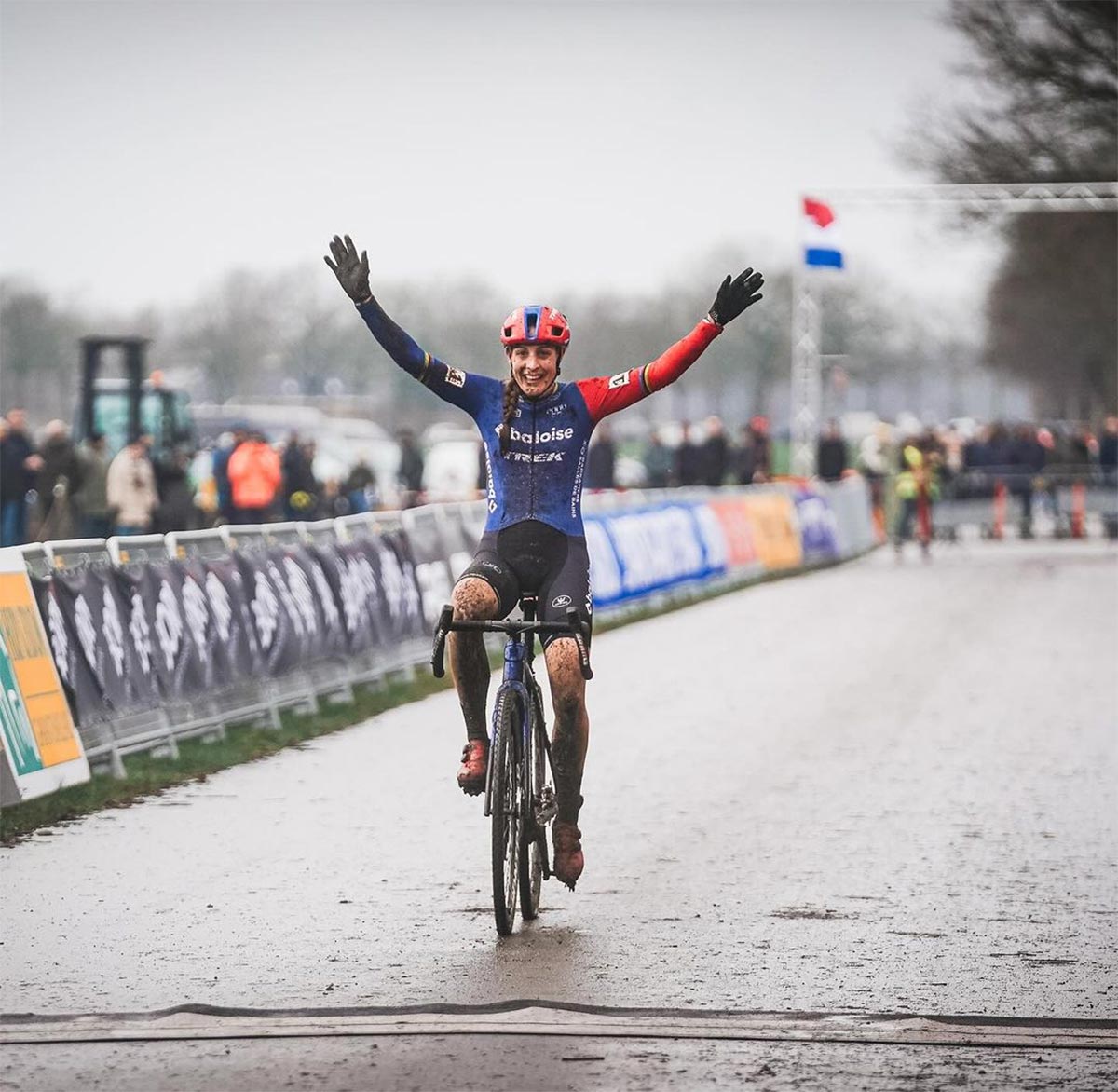Joris Nieuwenhuis y Lucinda Brand se adjudican el Campeonato de Países Bajos de Ciclocross 2024