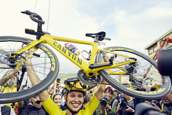 Canyon cierra 2024 con una temporada histórica llena de éxitos en el ciclismo y triatlón