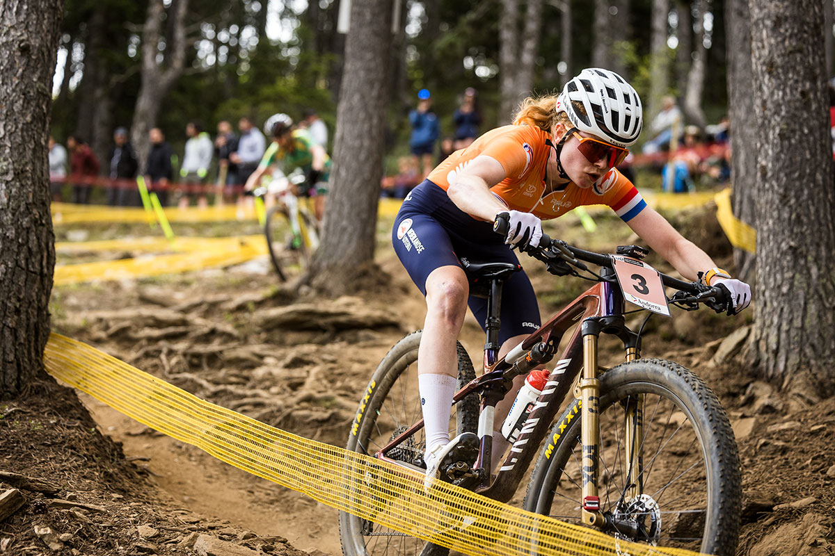 La Canyon Lux World Cup CFR con la que Puck Pieterse ganó el Campeonato del Mundo de XCO de Pal Arinsal