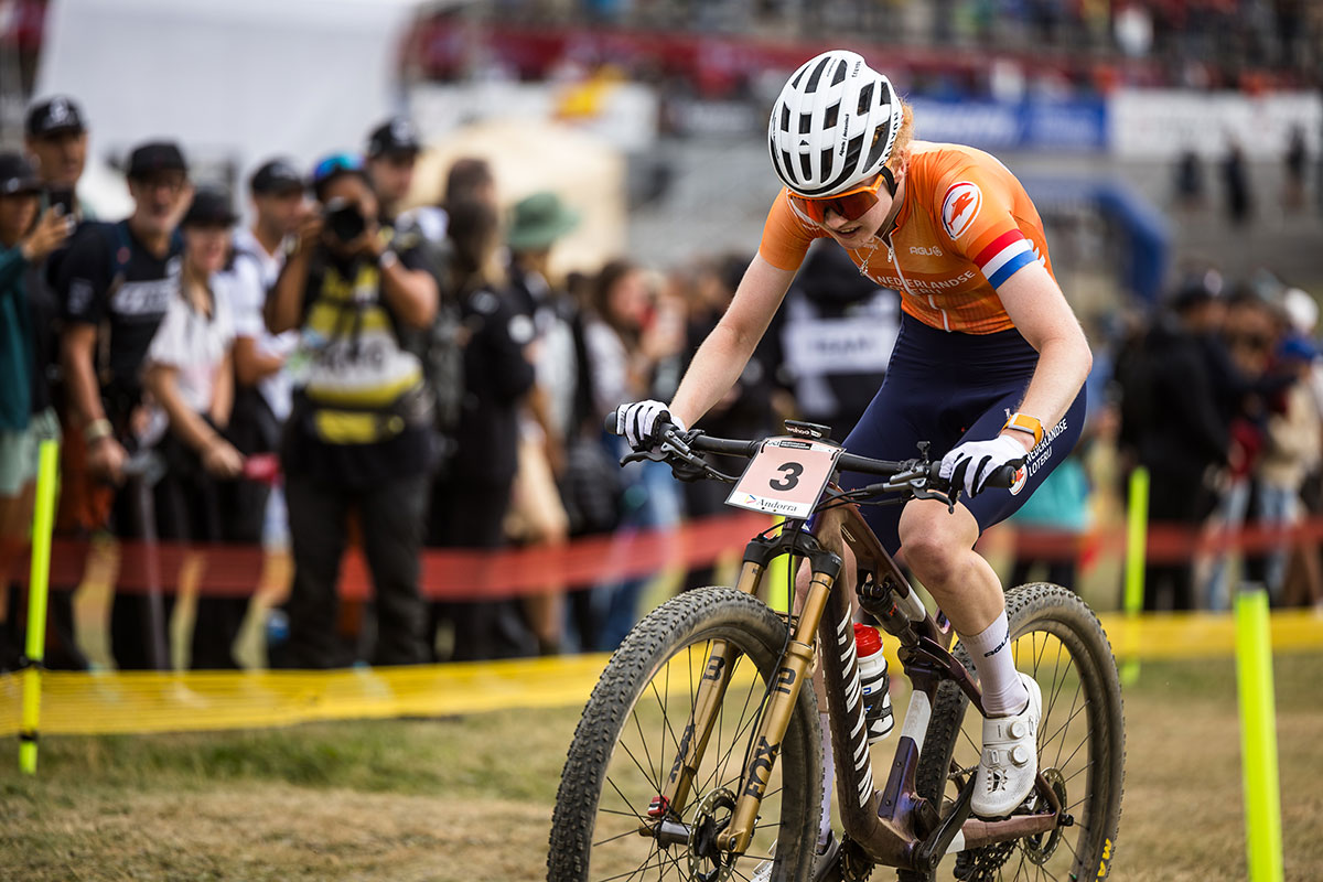 La Canyon Lux World Cup CFR con la que Puck Pieterse ganó el Campeonato del Mundo de XCO de Pal Arinsal