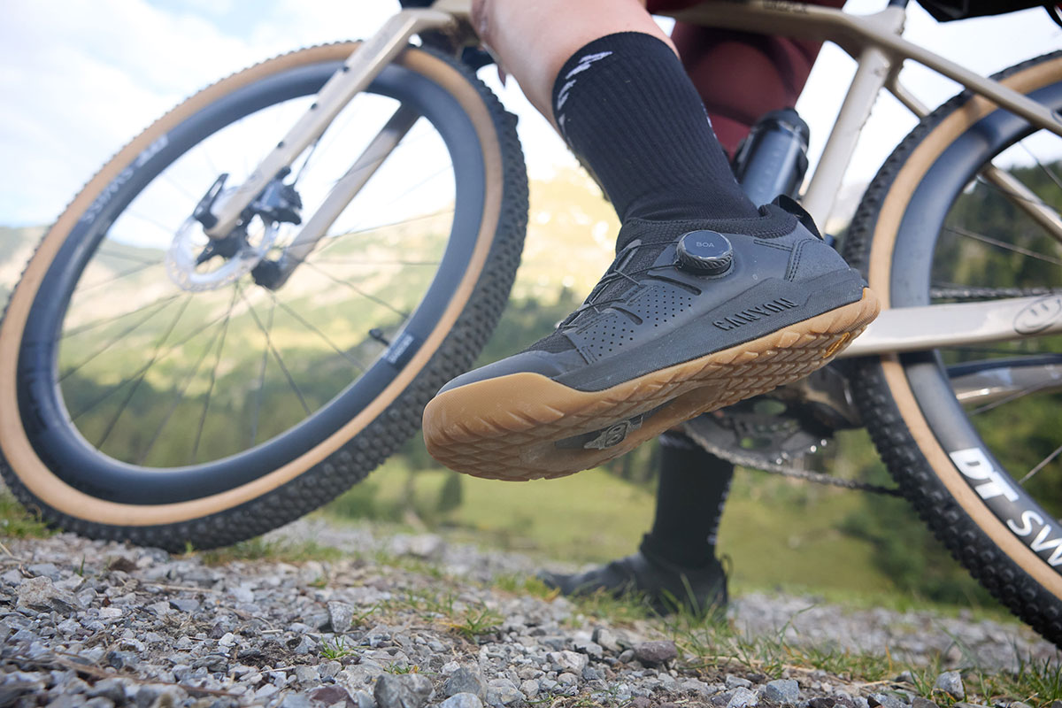 Canyon presenta las Scampr, unas versátiles (y cómodas) zapatillas de aventura para ciclistas de montaña