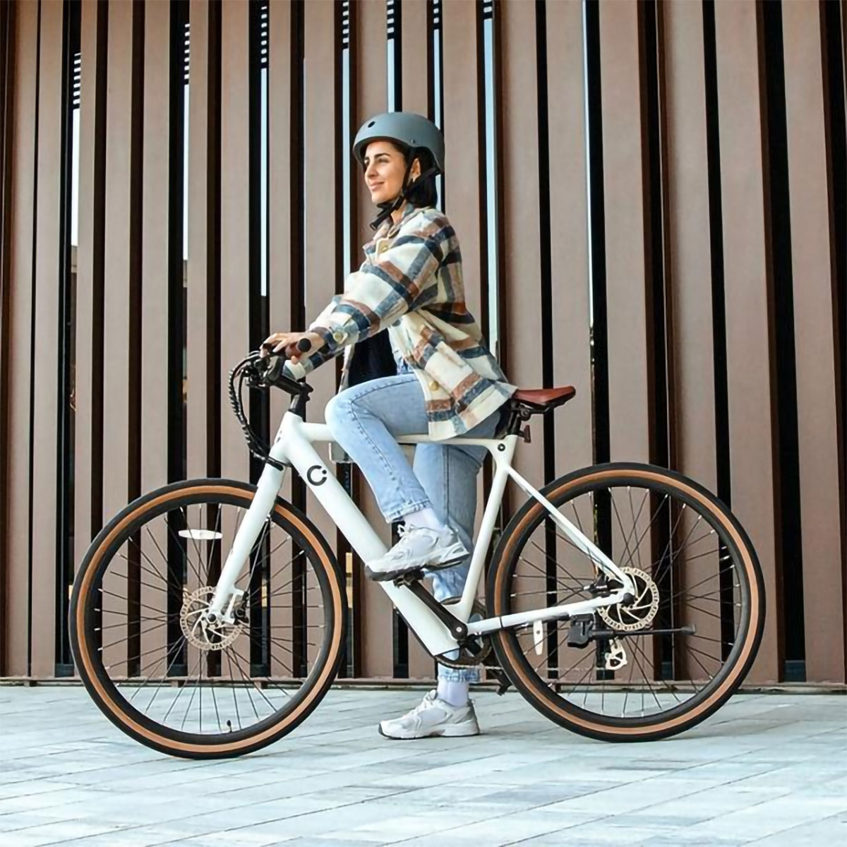 Cecotec amplía su gama de bicicletas eléctricas con la Sprint, una e-Bike urbana muy económica con 70 km de autonomía