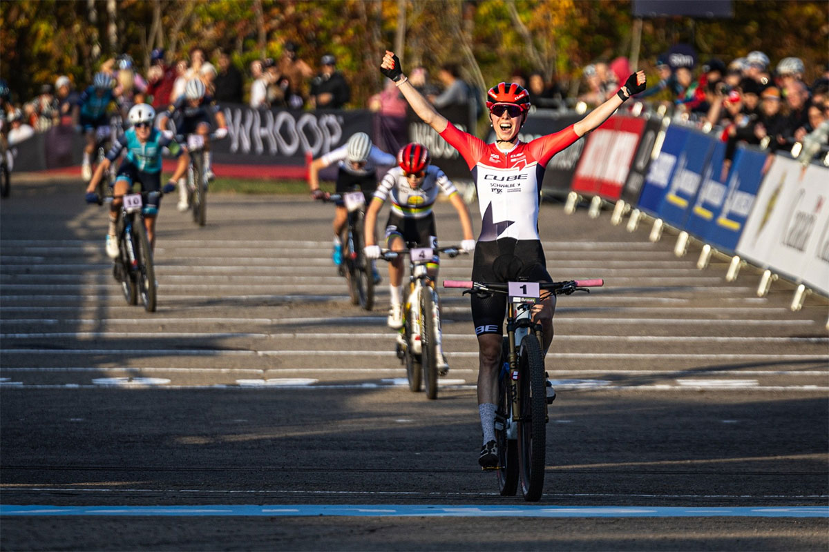 Los Sub23 Kira Böhm y Riley Amos se proclaman campeones de la Copa del Mundo de Short Track 2024